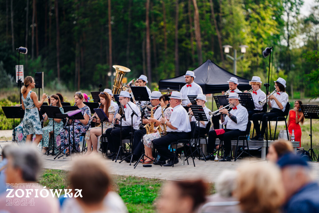 Plakat wydarzenia Koncert „Dęciaki w ogrodzie” POD AKORD